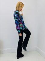 Pull Imprimé Artistique Multicolore – Explosion de couleur et style affirmé – Image 4