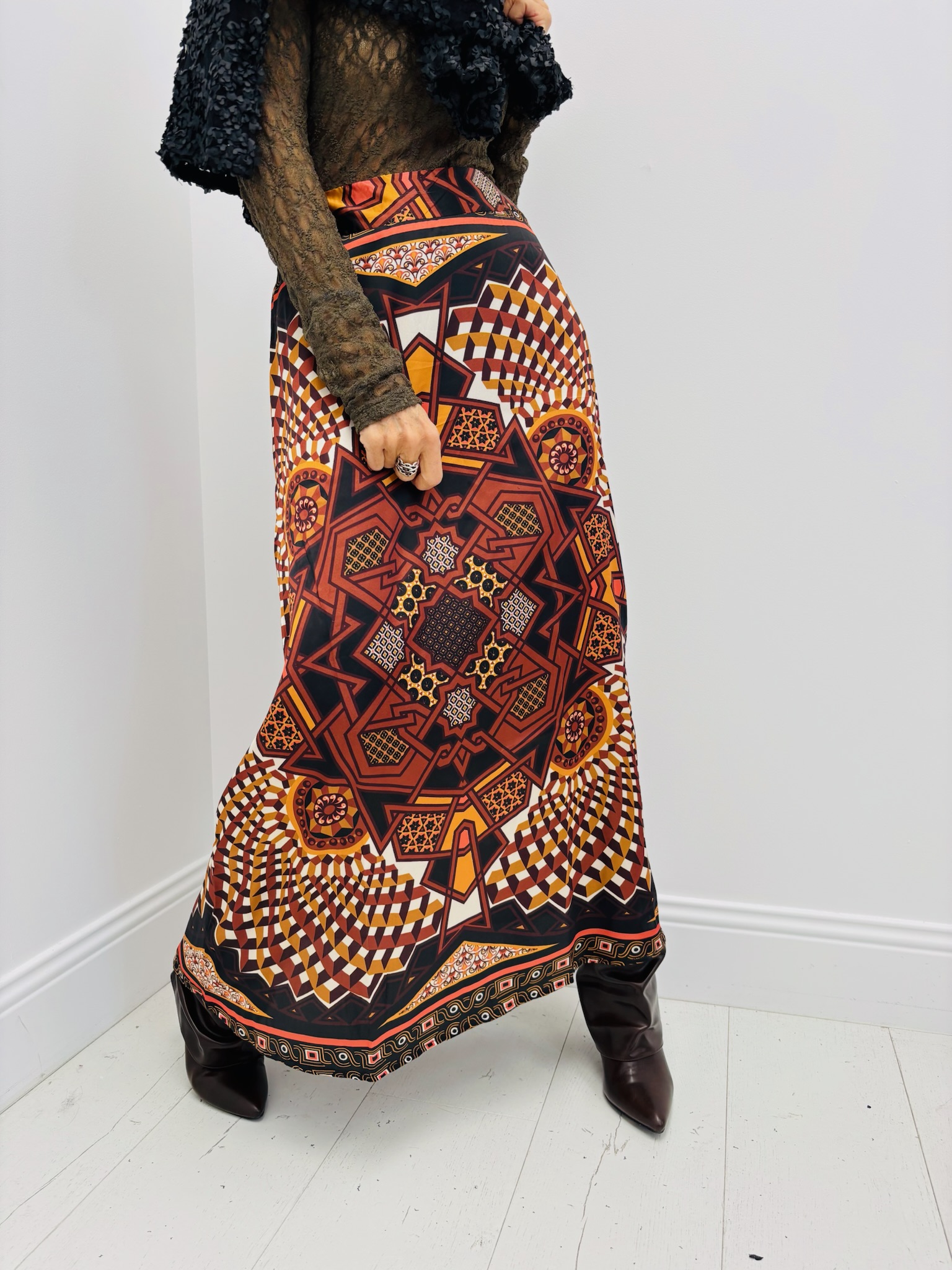 6F037FF9-09FA-42EC-BCE8-51034E11F1BE Jupe Satinée Imprimée – Marque ANGE – Image 1