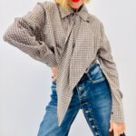 Chemise à Carreaux avec Lavallière – Élégance Classique & Touches Modernes