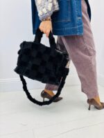 Sac Fausse Fourrure effet damier – Doux & tendance – Image 3