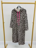 Robe Pull Léopard Capuche – Confort et style urbain – Image 2