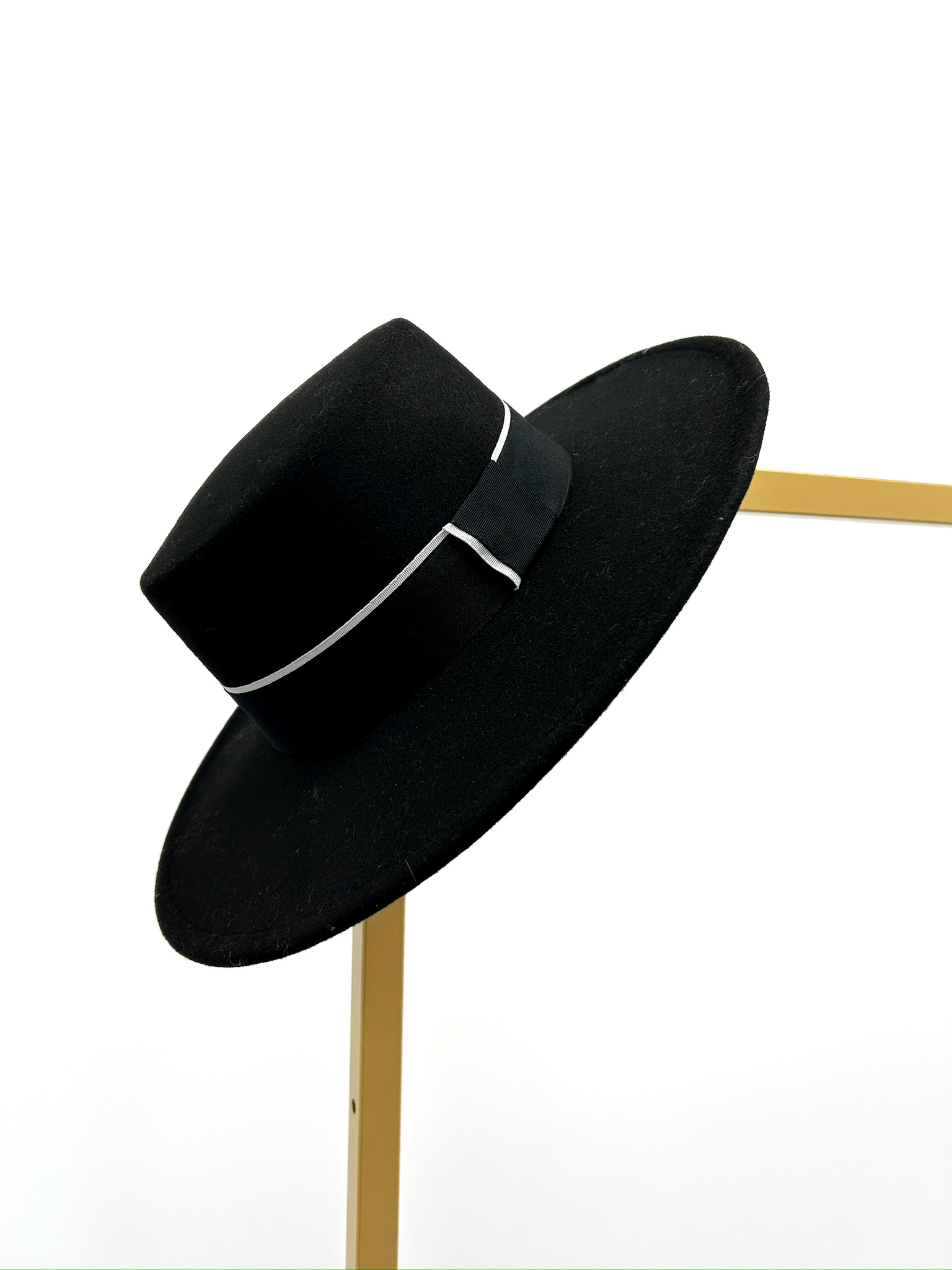 992A6EF9-4015-48E5-AD79-7E6C2D1D4F43 Chapeau Feutre bord large – Image 1