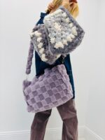 Sac Fausse Fourrure effet damier – Doux & tendance – Image 4