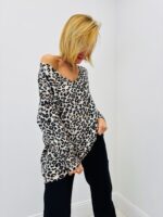 Pull Imprimé Léopard col V – L’indispensable chic et sauvage