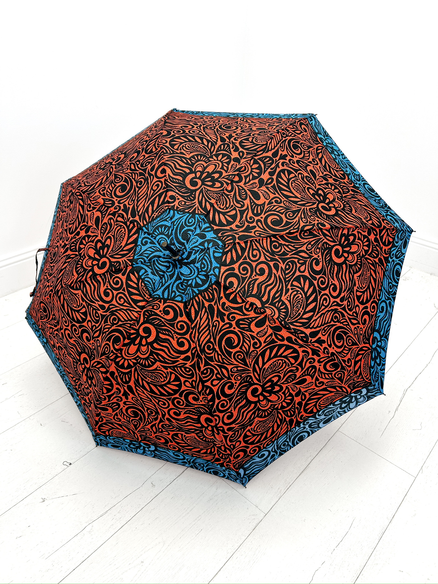 B86547FE-084A-4A19-993A-1A632884D569 Parapluie Imprimé – Motifs graphiques – Image 1