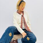 Pull 100 % laine col V avec foulard