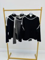 Pull col montant – Détail contrasté – Image 2