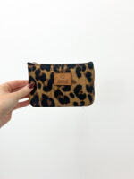 Mini Pochette Léopard “Amour” – Velours Chic & Détail Pompon – Image 3