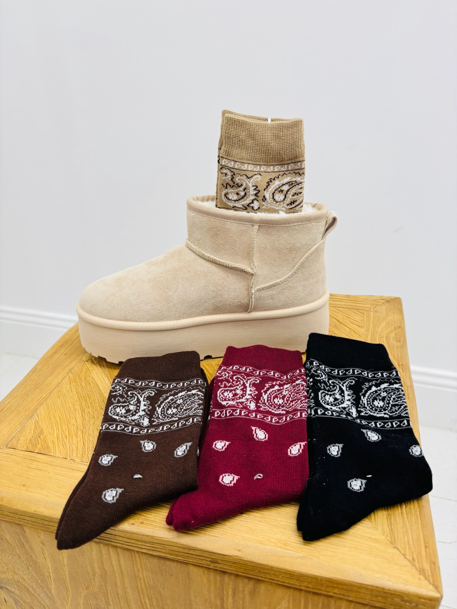 CAC269AB-44E2-4557-A0DB-7AB08F81FB1B Chaussettes Imprimé Bandana – Image 1