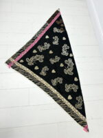 Écharpe Mickey jacquard – esprit ludique et chic 100% viscose – Image 3