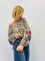 Blouse à Carreaux & Manches Brodées – 100% Coton