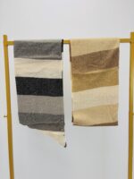 Écharpe à Larges Rayures – Douceur colorée et style intemporel – Image 2