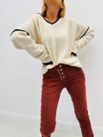 Pull col V contrasté – Maille douce – Image 4