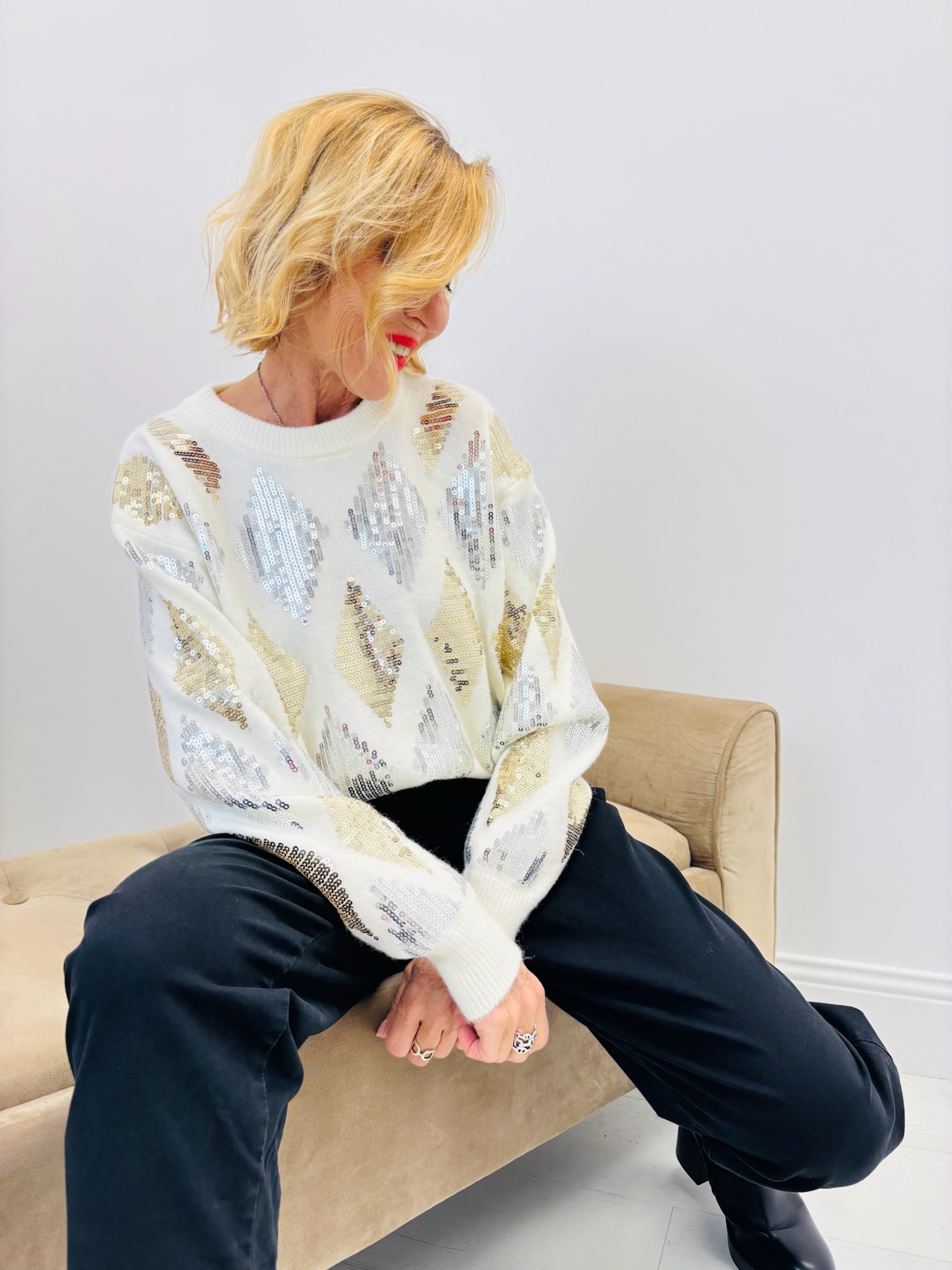 F2233003-CB23-437D-BA31-E0EDD2202FC7 Pull en Maille à Sequins géométriques – Lumière & élégance par LM LULU – Image 1