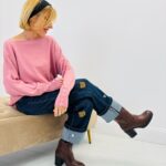 Pull Col V doux et raffiné – Finition boutonnée aux manches