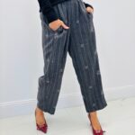 Pantalon à Rayures et motifs fleuris – Marque Les Impatientes