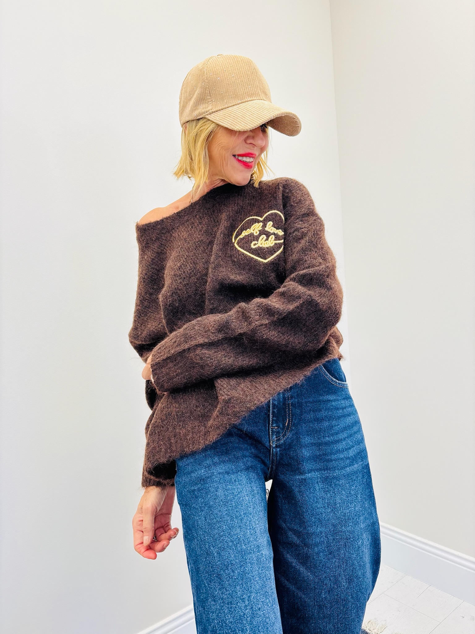 IMG_9602 Pull Détail Cœur Brodé – Image 1