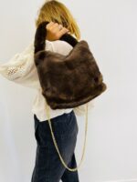 Sac Effet Fausse Fourrure avec chaîne dorée – Image 4