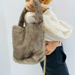 Sac Effet Fausse Fourrure avec chaîne dorée